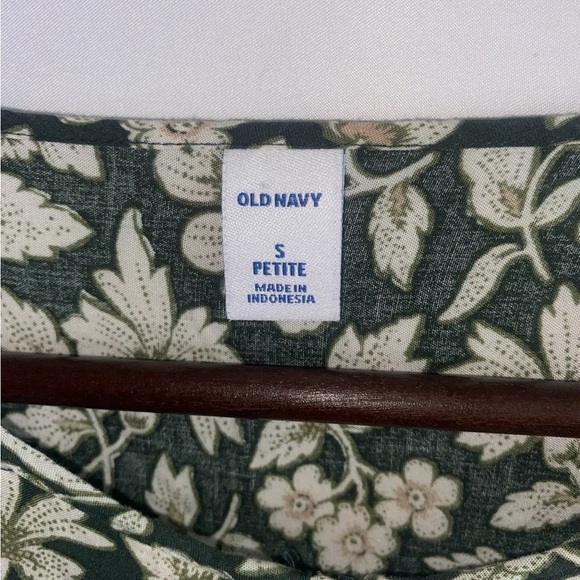 Women's Old Navy Green Floral Long Sleeve Dress - Picture 4 of 9